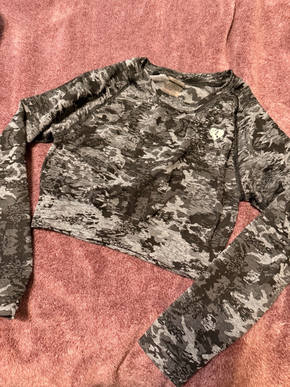 Women’s Best Gray Camo Cropped Sweatshirt & Pants Set with Heart Detail
